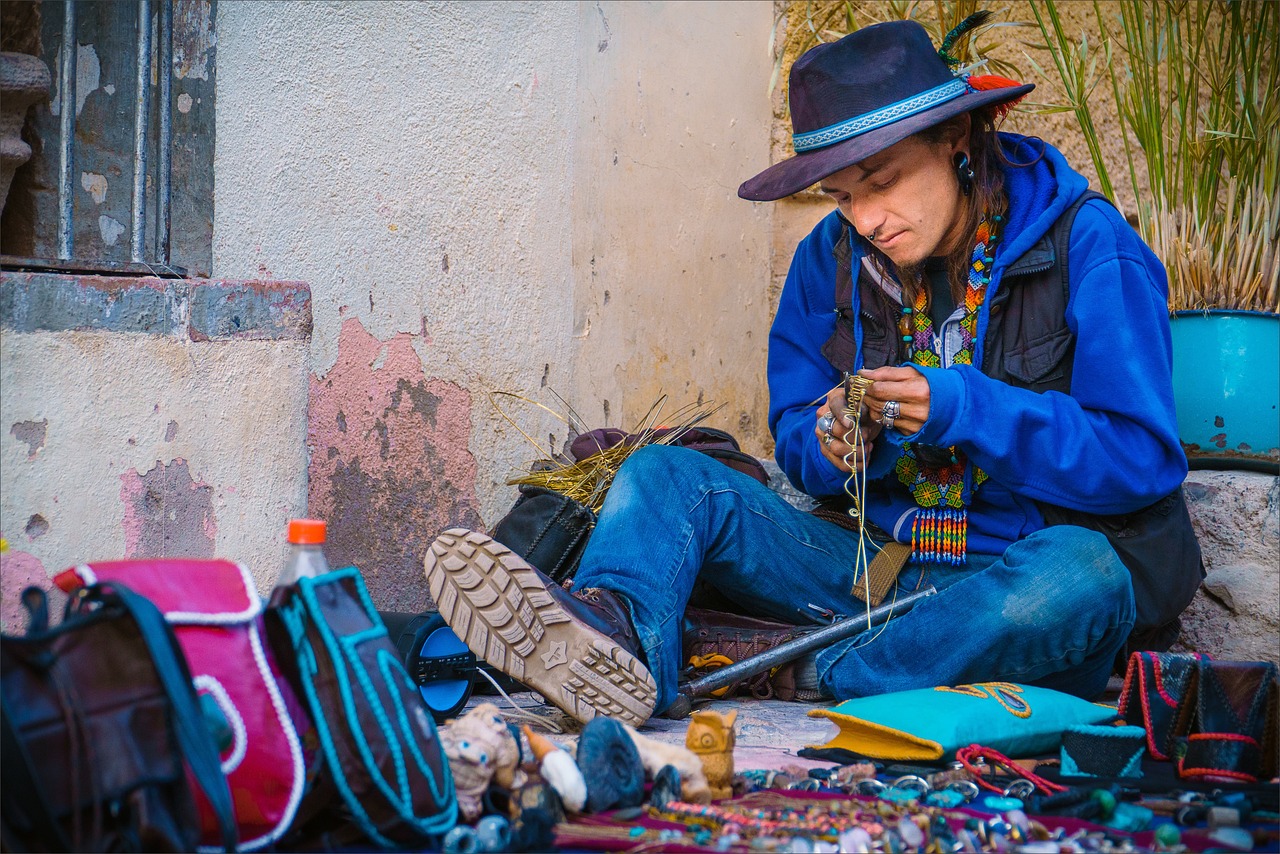 街头偶遇神还原影视剧，现实与艺术的梦幻交汇